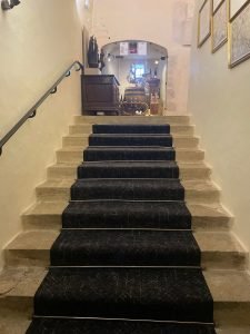 pose tapis moquette escalier