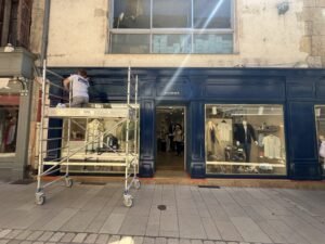 Peinture facade magasin beaune